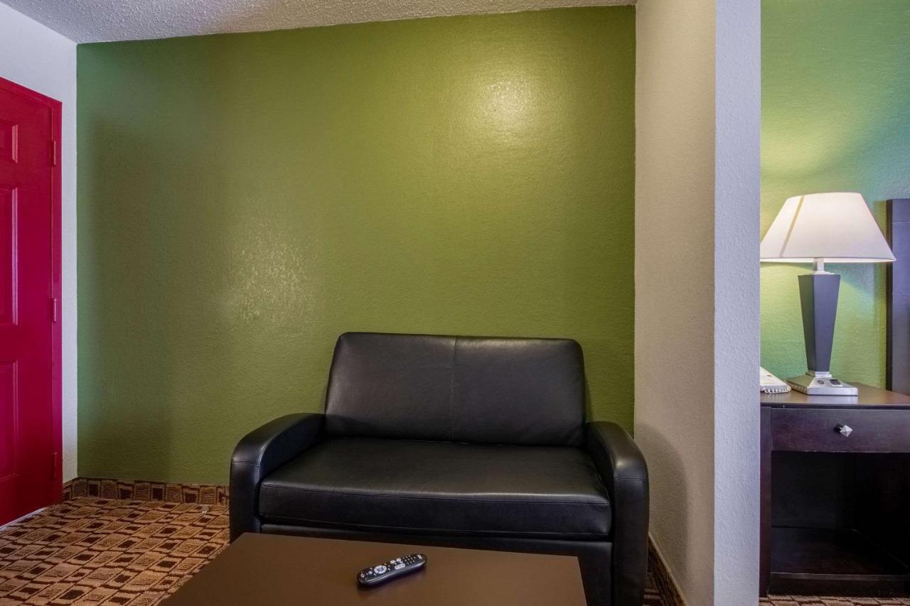 Coratel Plus Suites Wichita West Airport Zewnętrze zdjęcie