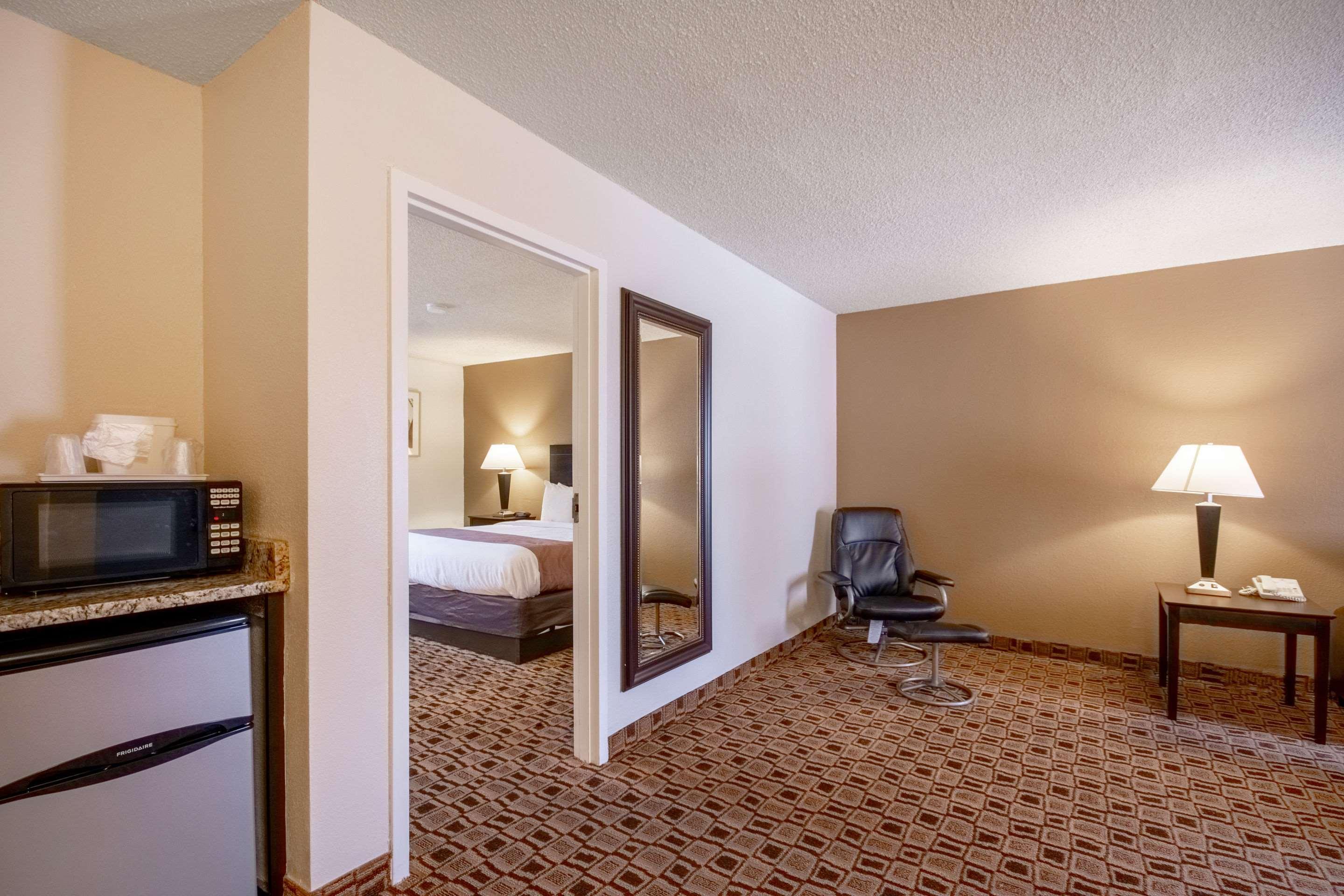 Coratel Plus Suites Wichita West Airport Zewnętrze zdjęcie