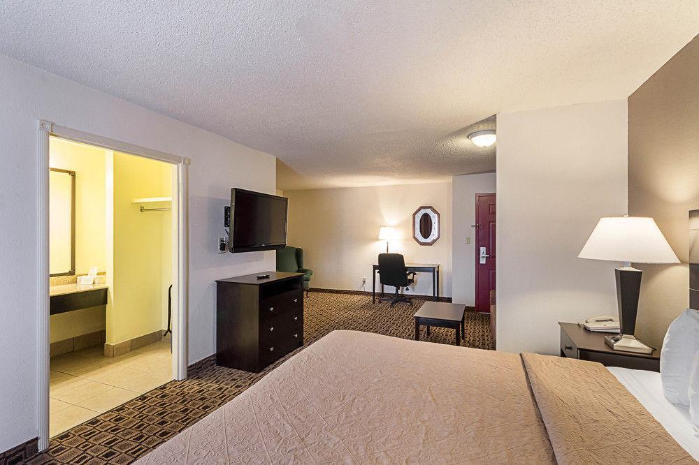 Coratel Plus Suites Wichita West Airport Zewnętrze zdjęcie