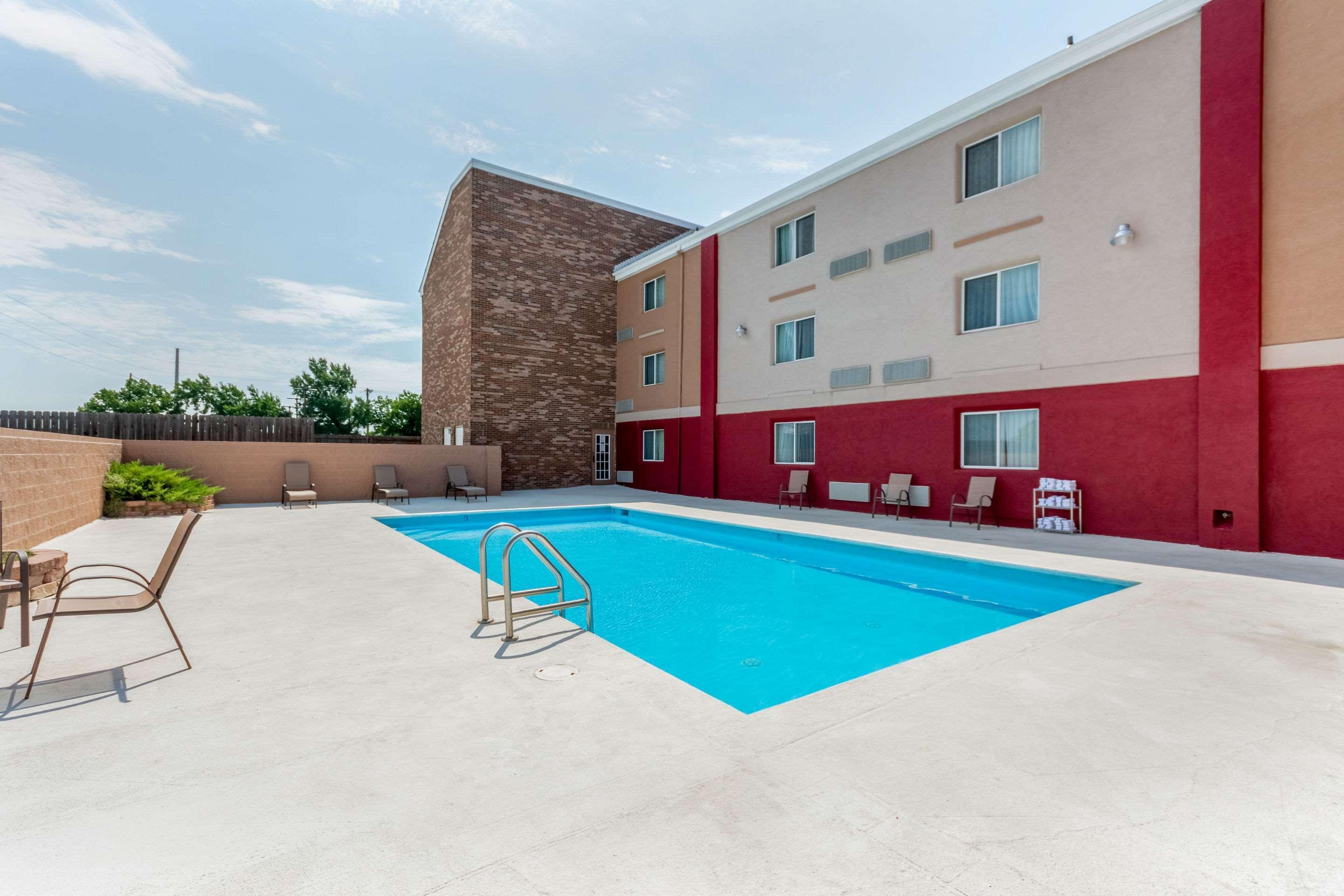 Coratel Plus Suites Wichita West Airport Zewnętrze zdjęcie