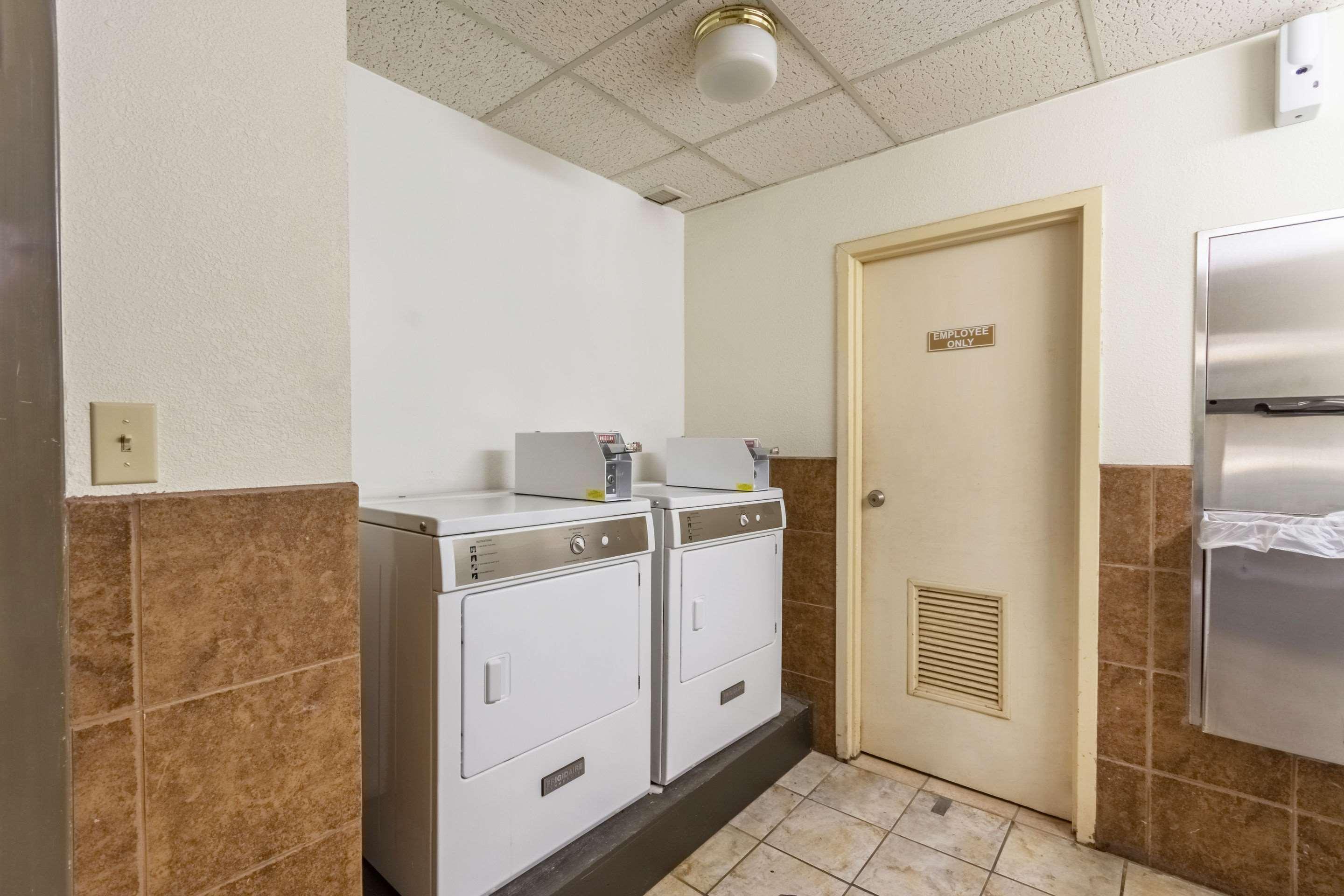 Coratel Plus Suites Wichita West Airport Zewnętrze zdjęcie