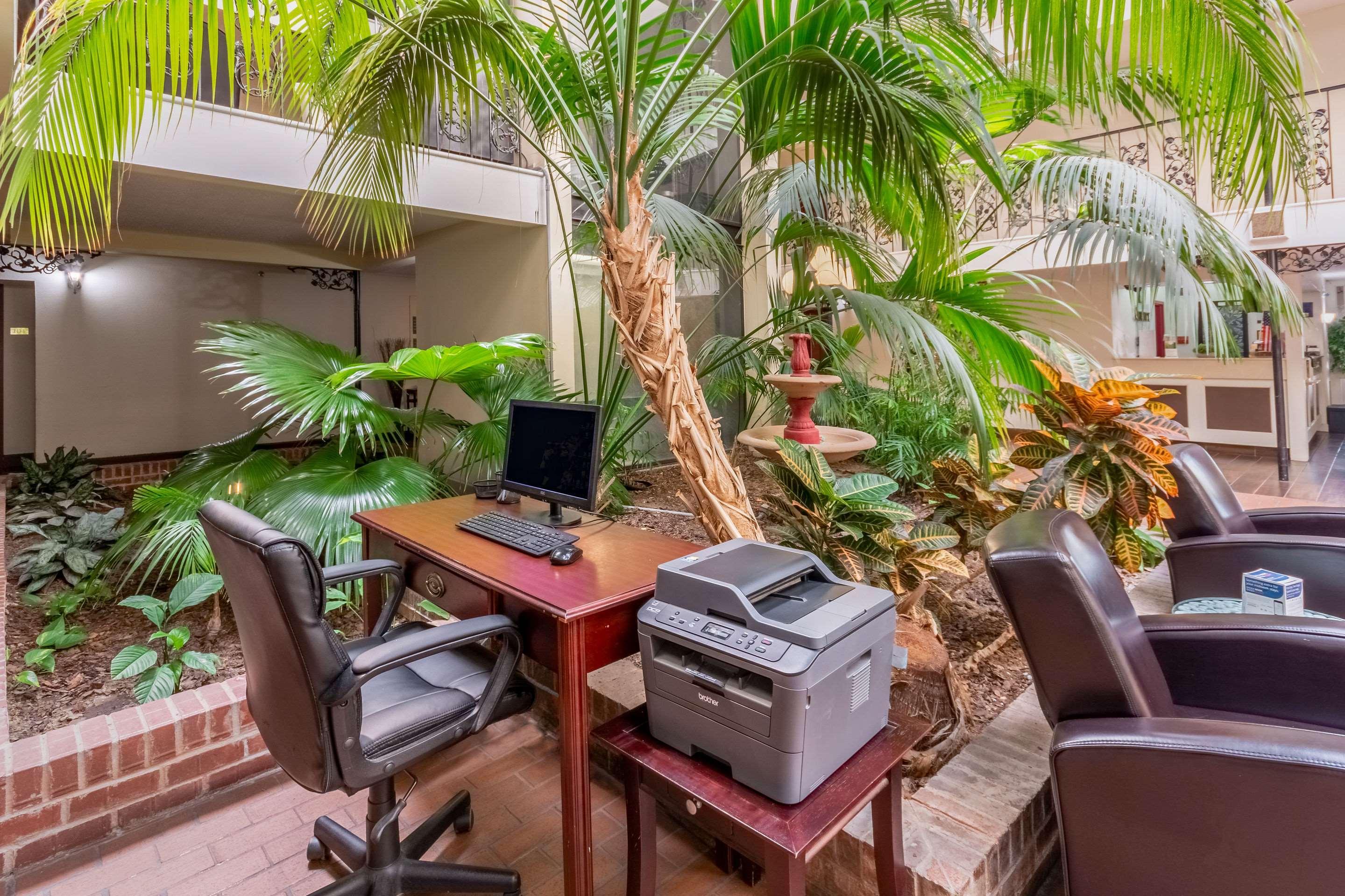 Coratel Plus Suites Wichita West Airport Zewnętrze zdjęcie
